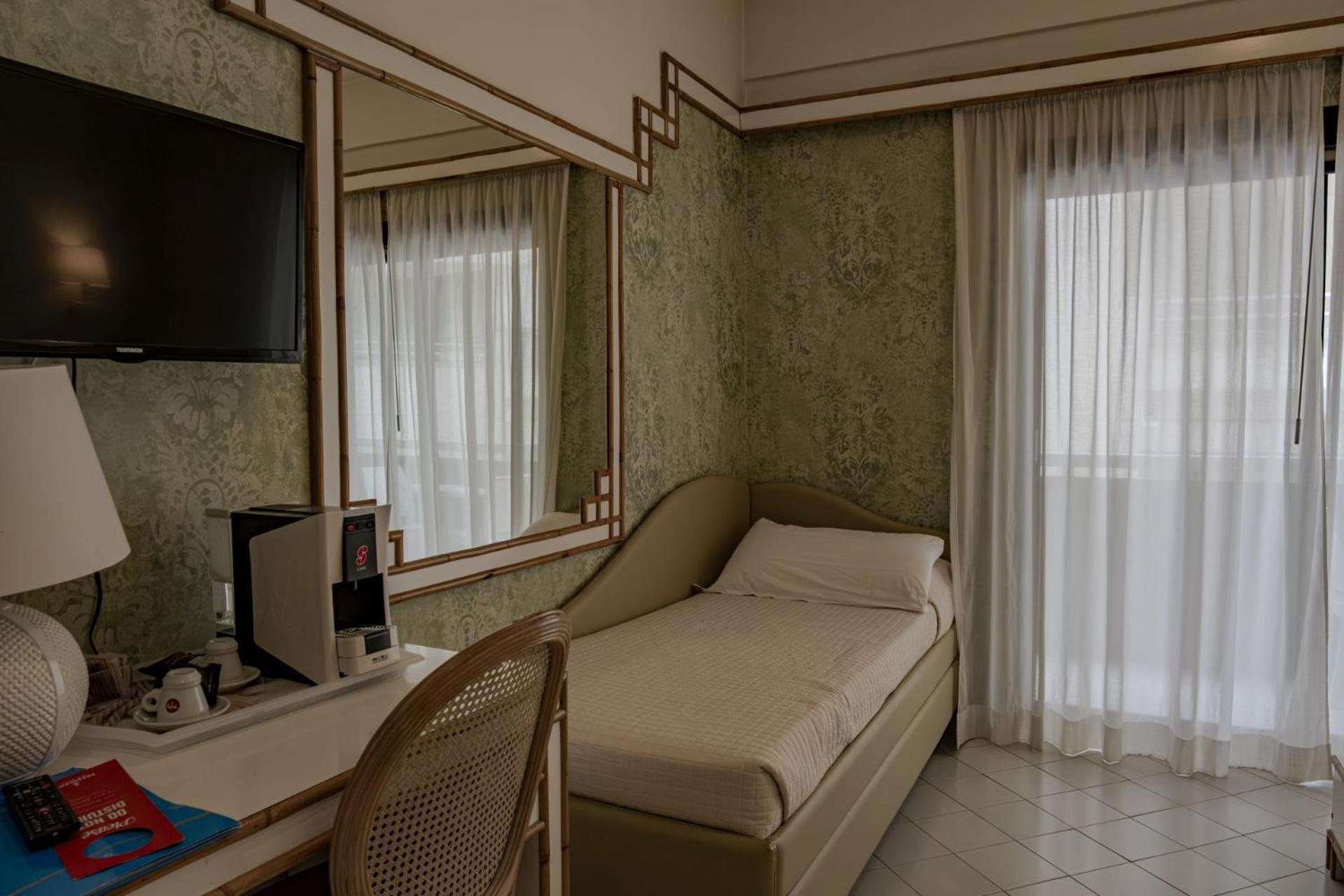 Hotel President - Vintage In Centro 4*