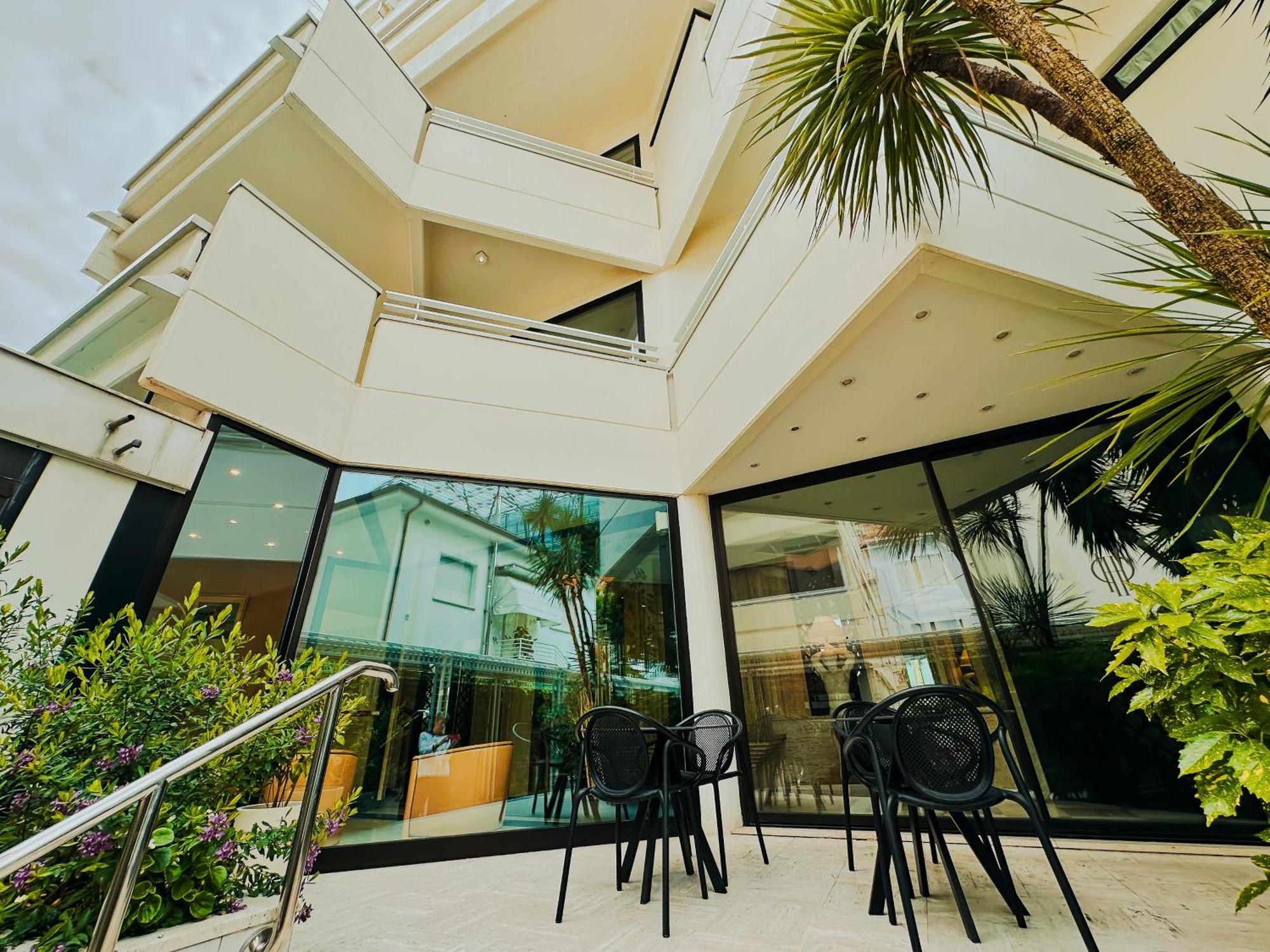 Hotel President - Vintage In Centro 4*