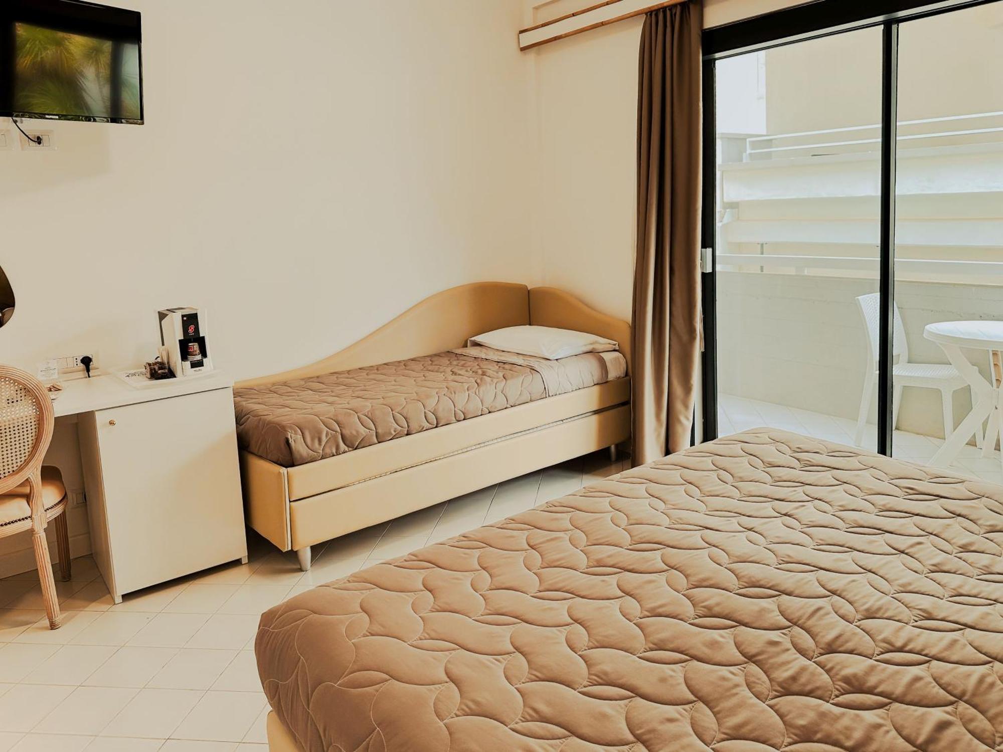 Hotel President - Vintage In Centro 4*