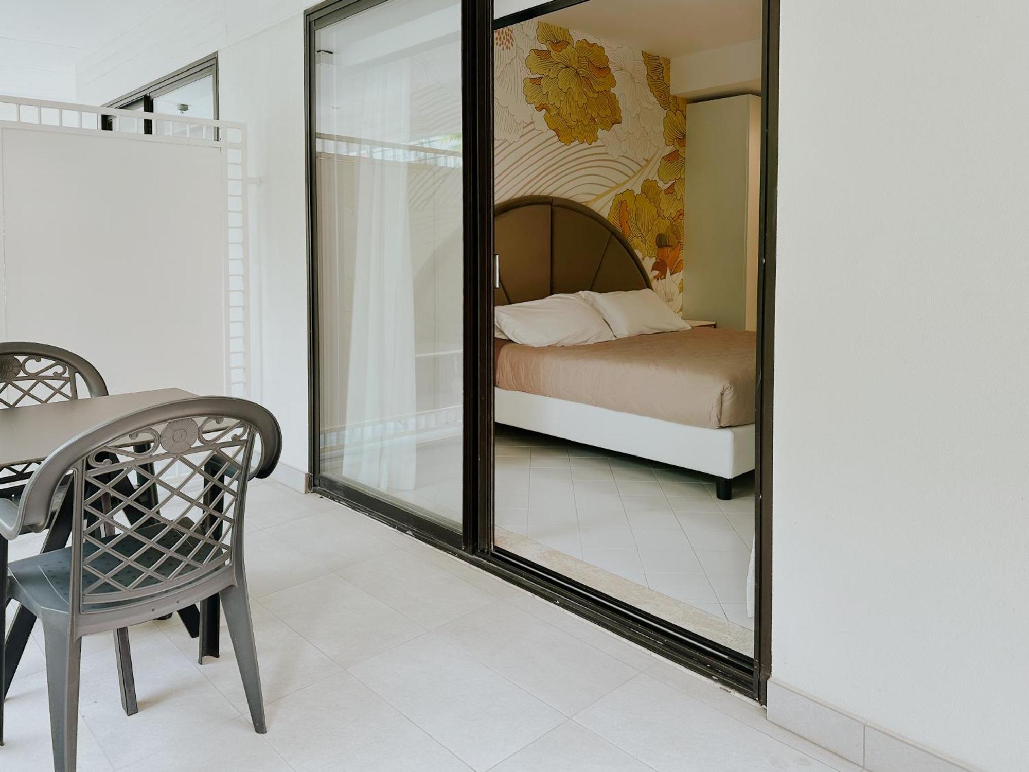 President - Vintage In Centro 4*